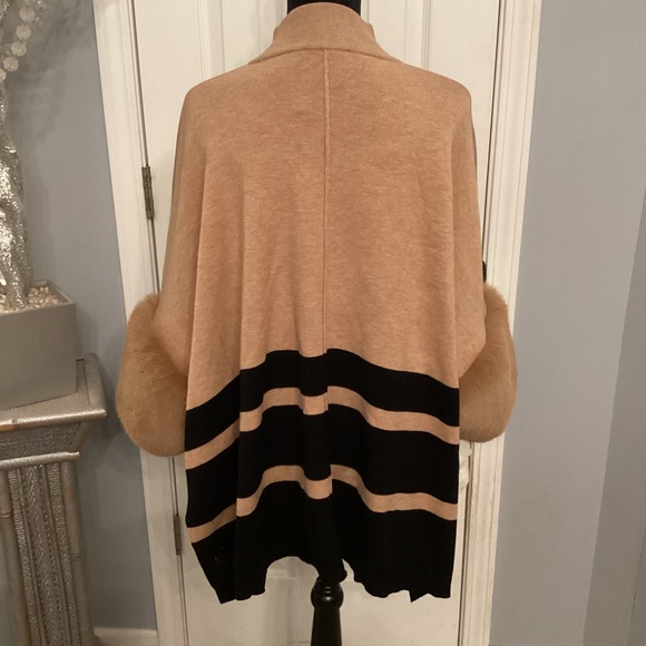 Faux Fur sleeve sweater - Picture 4 of 6
